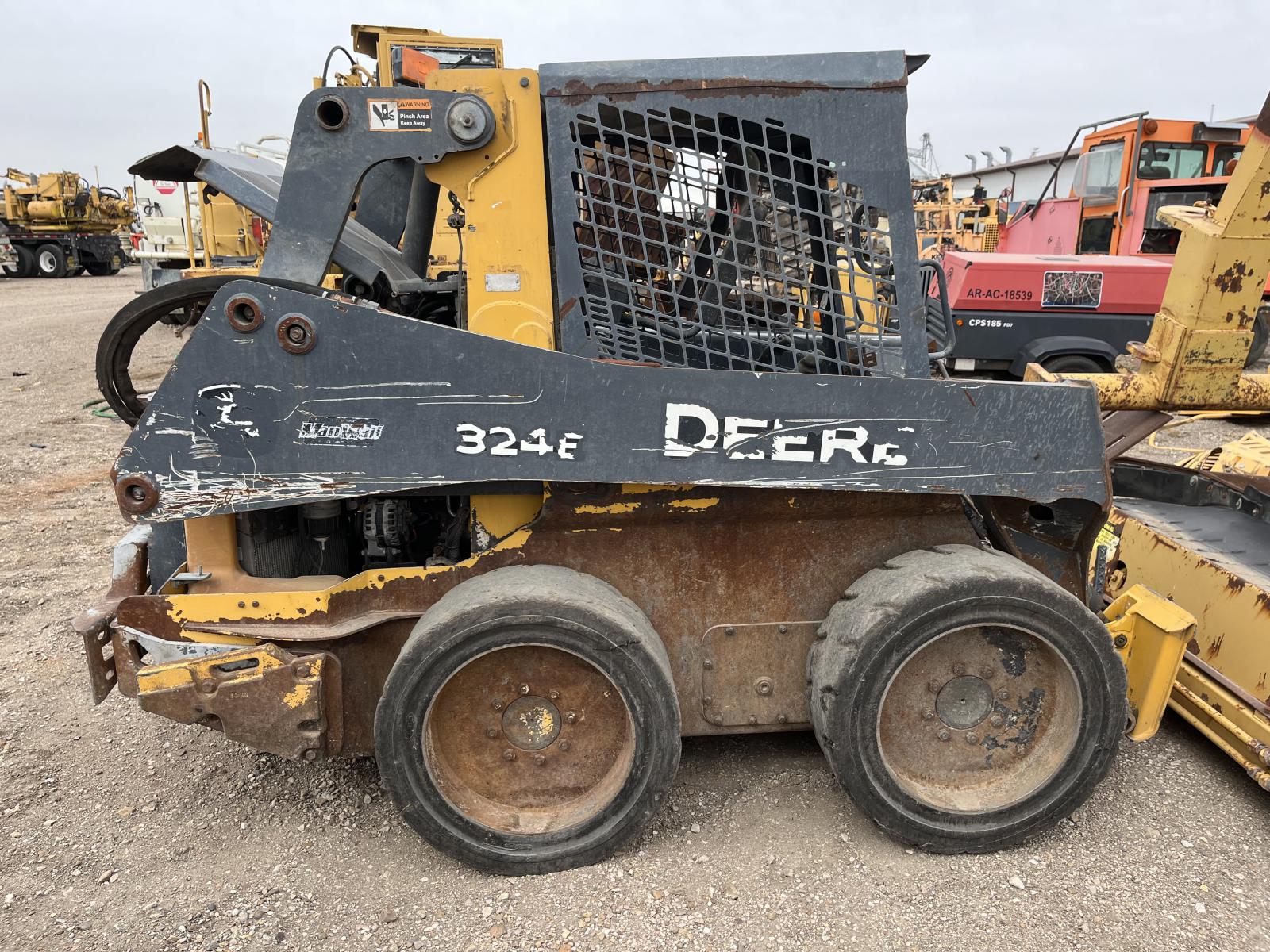 JOHN DEERE 324E